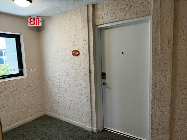 Building Photo - 1998 Overseas Hwy