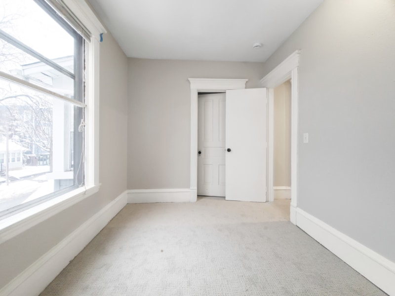 Building Photo - 644 Van Buren St NE