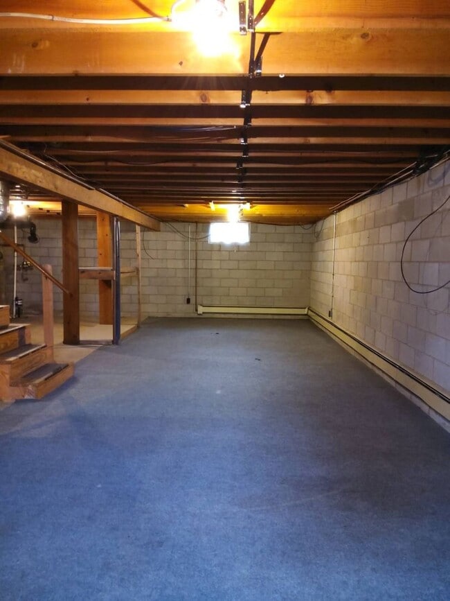 Building Photo - 213 Crystal Vly Dr
