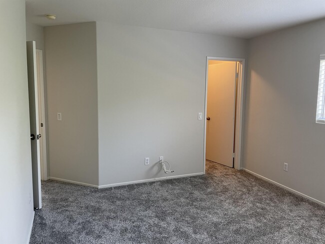 Building Photo - 1167 Innisfree Ct