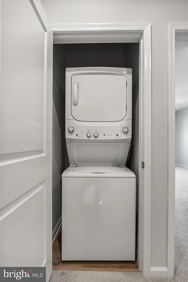 Third floor laundry - 48 Sidney Ln