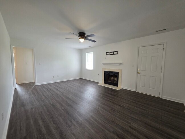 Building Photo - Freshly Updated 4-Bedroom Home on a Spacious Corner Lot in Horse Creek Farms