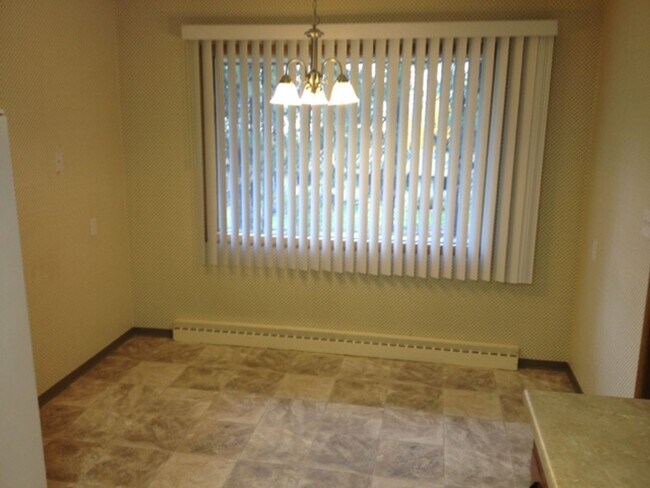 Building Photo - South Hill Charm