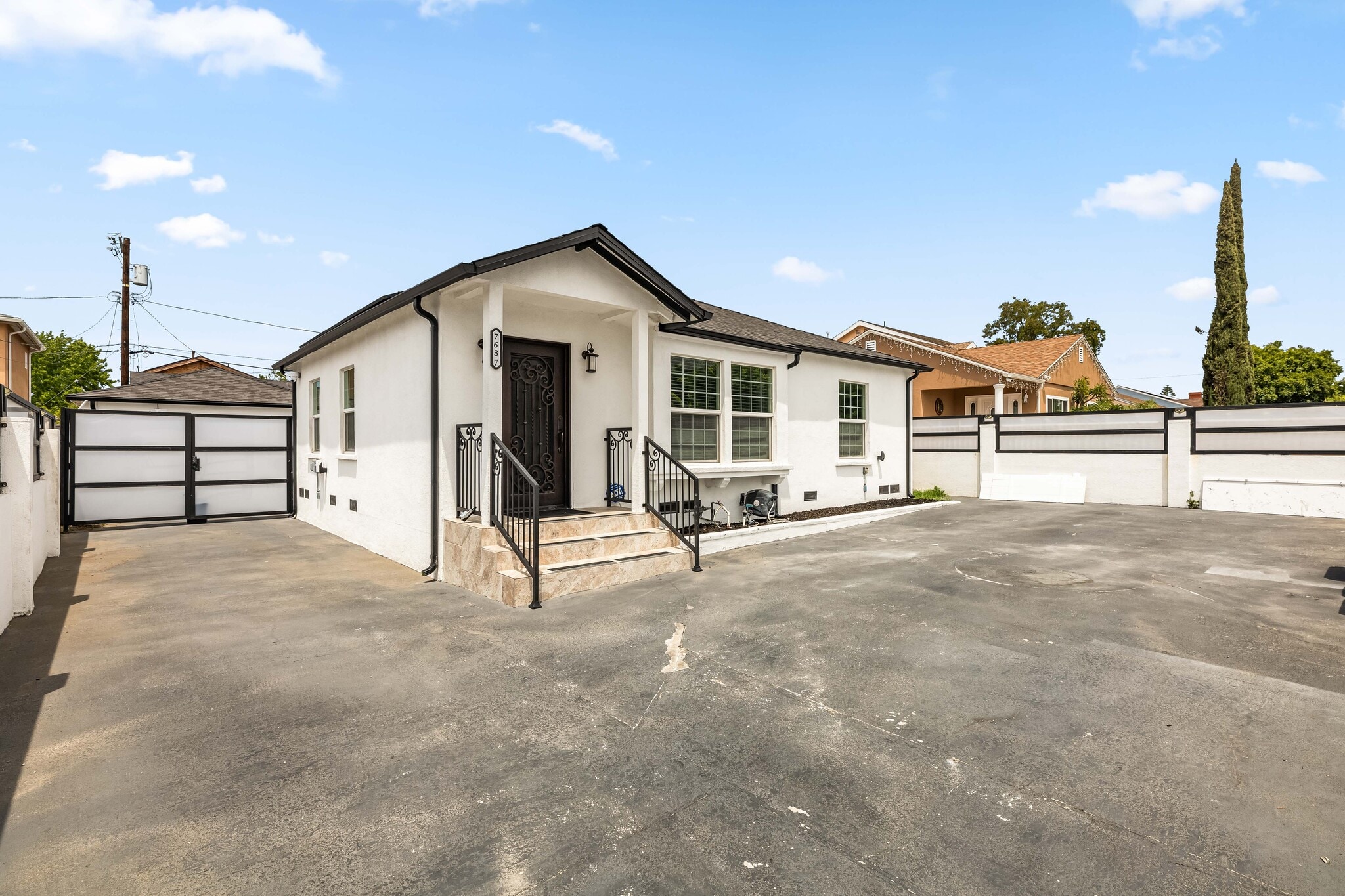 Building Photo - 7637 Radford Ave