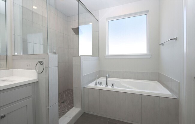 Building Photo - 506 W Donovan St