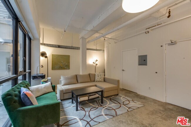 Building Photo - 1100 S Grand Ave