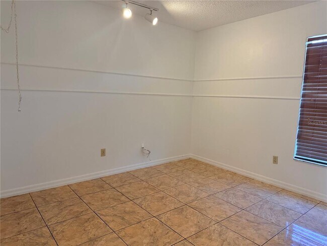 Building Photo - 1025 Brynlor Ln