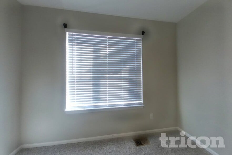 Building Photo - 7191 S Oak Hill Cir