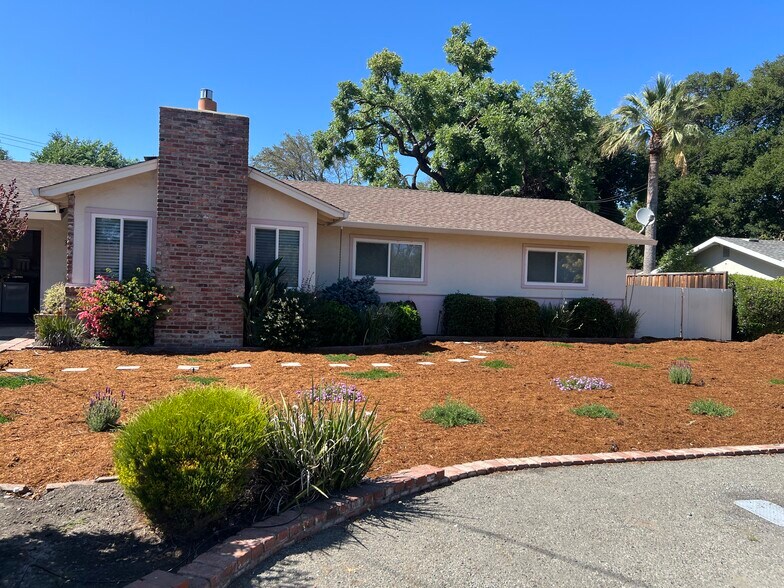 Primary Photo - 3270 Hillview Ln