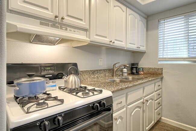 Building Photo - Charming 1-Bedroom Oasis on Highland Drive, Oxnard - Silver Strand