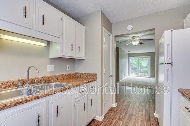 Building Photo - 2818 Thomas Ln