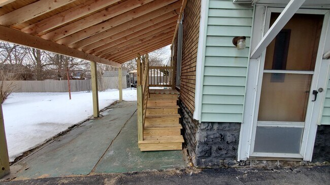Building Photo - 124 Manilla St