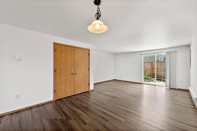 Building Photo - Ewert 3010
