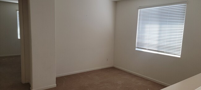 Building Photo - Adorable 3 bedroom 2.5 bath home in West S...
