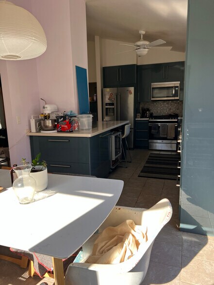 Building Photo - 314 W 8th Ave