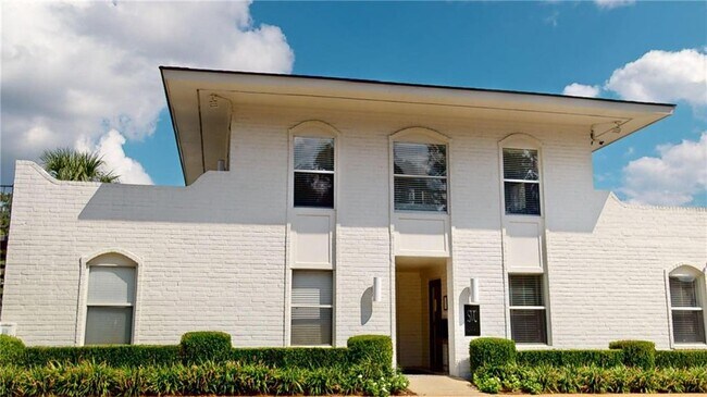Building Photo - 4009 Old Shell Rd