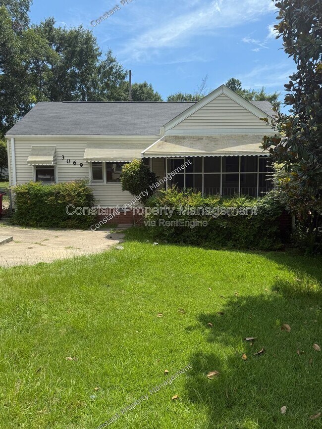 Building Photo - 3069 Somerset Dr