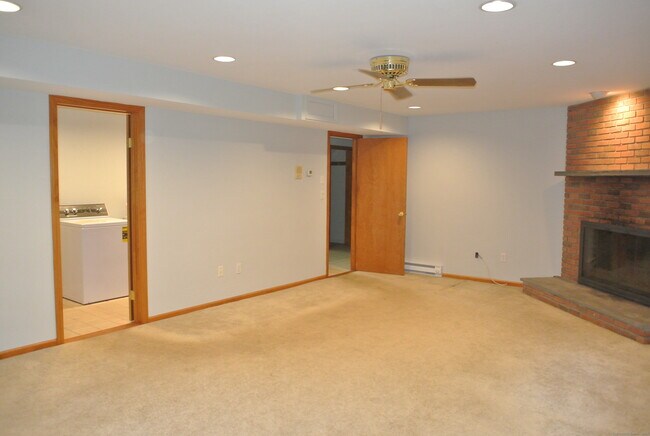 Building Photo - 302 Westwood Rd