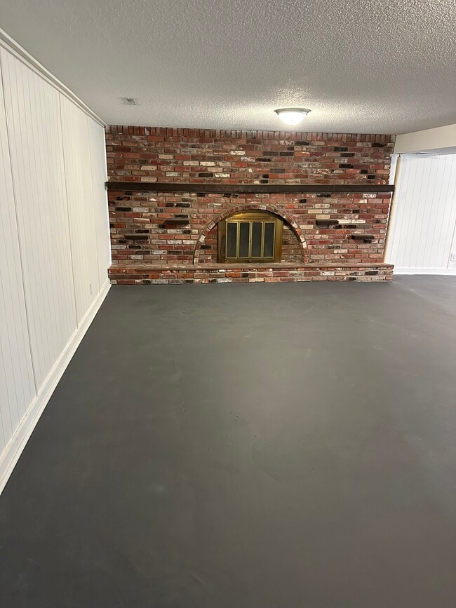 Building Photo - 203 20th Ave N