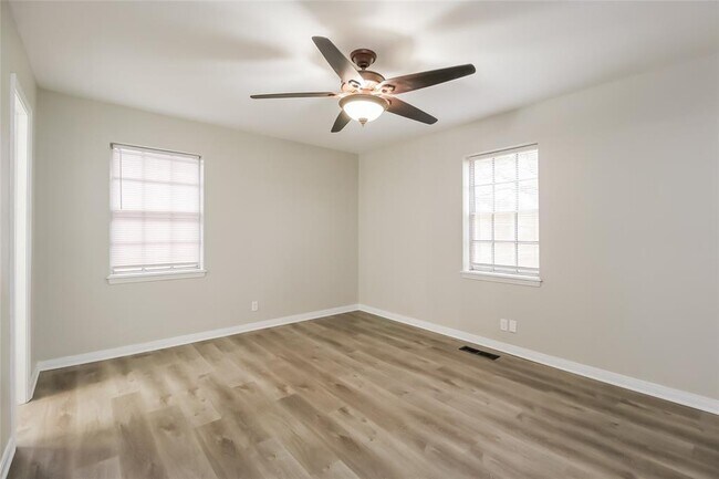 Building Photo - 2904 Huntleigh Dr