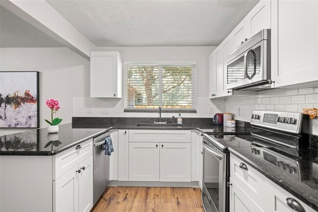 Building Photo - 4607 W McElroy Ave