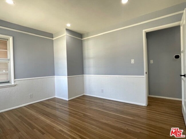 Building Photo - 7330 W 89th St