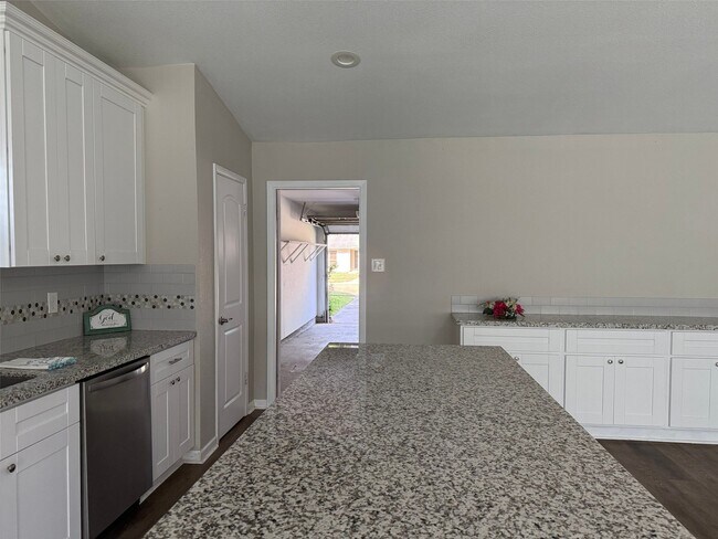 Building Photo - 15815 Whipple Tree Dr