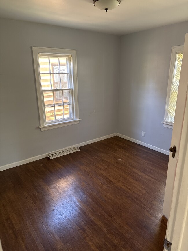 Building Photo - 2127 3rd Ave N