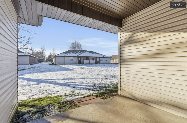 Building Photo - Ozark Duplex