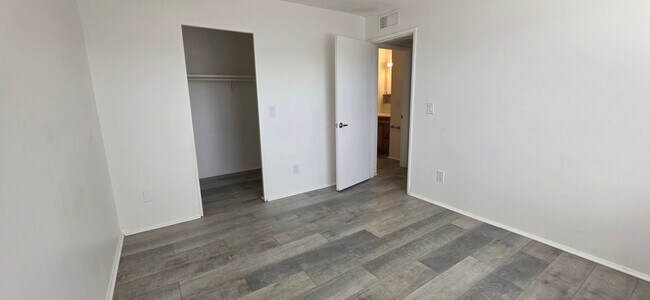 Building Photo - 2750 N Balboa Ave