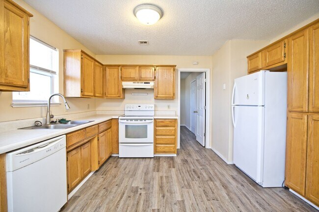 Building Photo - 9050 Grimes Dr