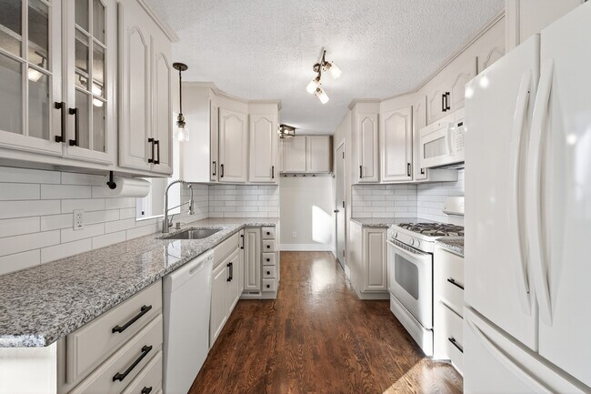 Building Photo - 15350 Drexel Way