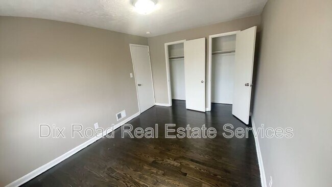 Building Photo - 1519 S Smithville Rd