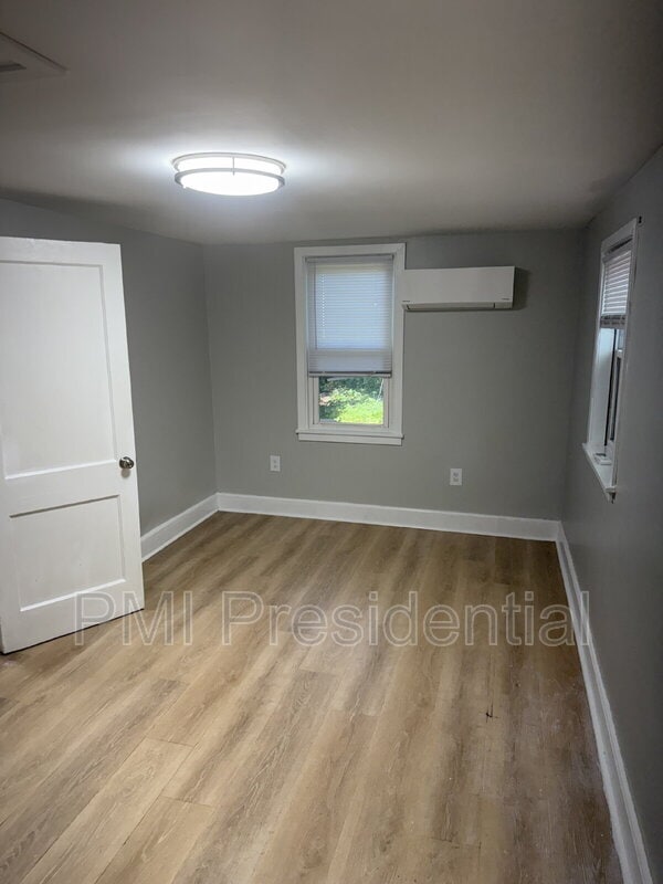 Building Photo - 826 Azalea Ave