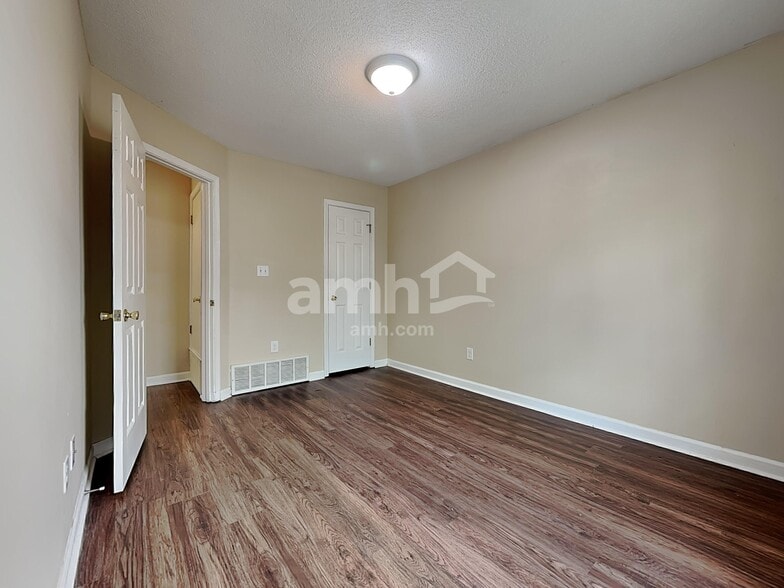 Building Photo - 1146 Red Fern Cir E