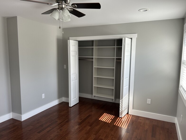 Building Photo - 2611 Lakevilla Dr