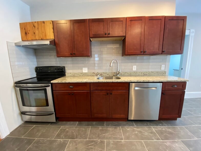 Modern kitchen - 34 Uxbridge St