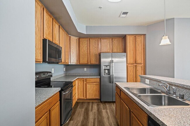 Building Photo - Exquisite brick-front duplex condo, ideall...