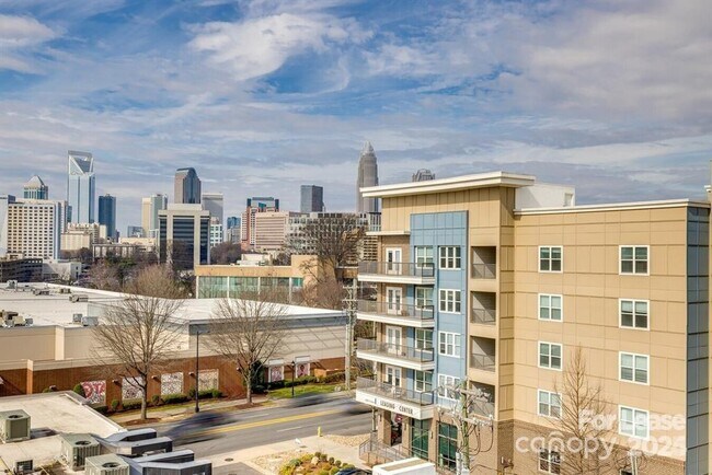 Building Photo - 205 S Kings Dr