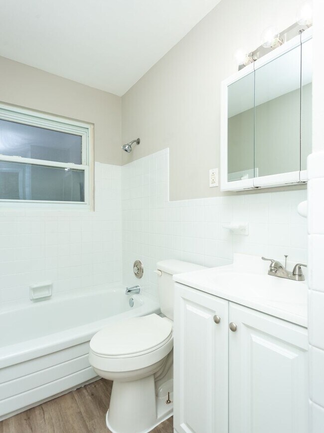 Building Photo - Charming 3 Bed 1 Bath Home