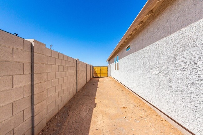 Building Photo - Brand New - Never Lived In 4 Bedroom / 2 Bath Home in San Tan Valley AZ