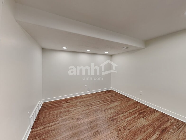 Building Photo - 602 Koins Way