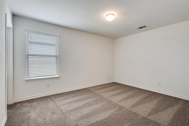 Building Photo - 749 Windsor Dr