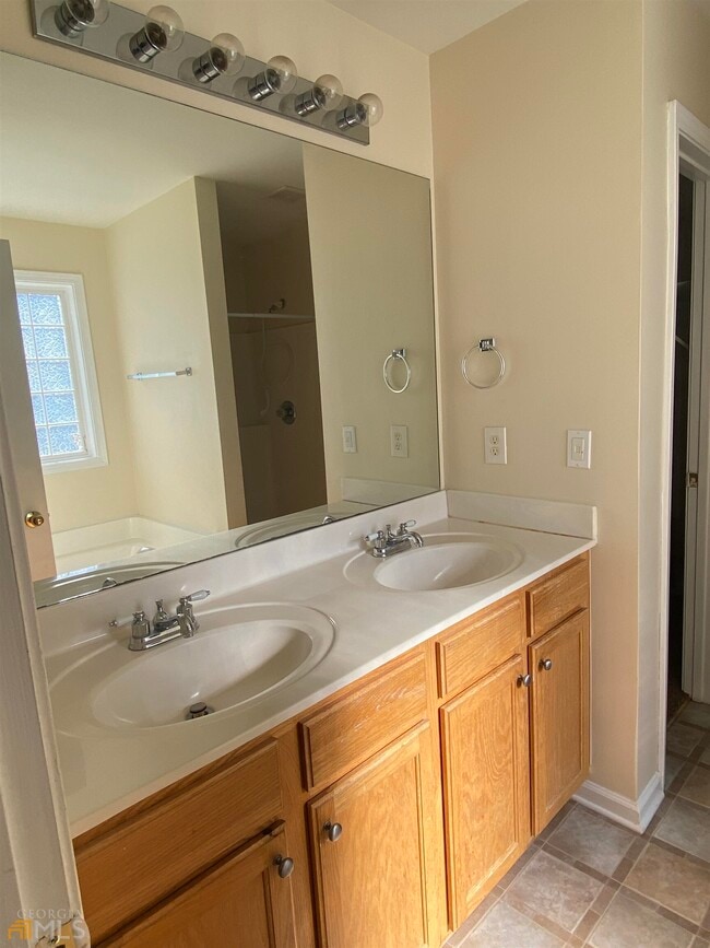 Building Photo - 5120 Roxton Ln