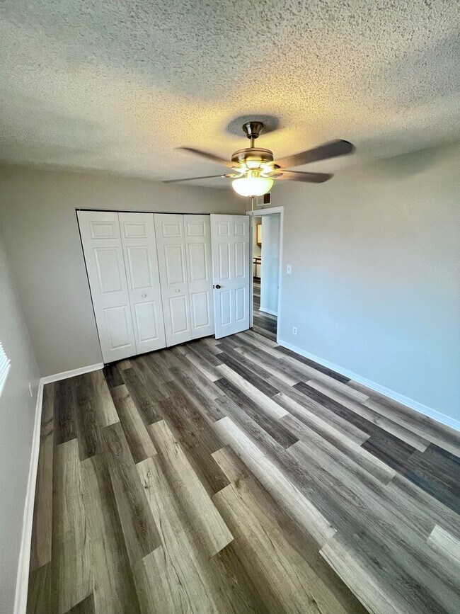 Building Photo - Available Summer 2026 2 BD / 1 BA Condo Walking Distance to FSU!