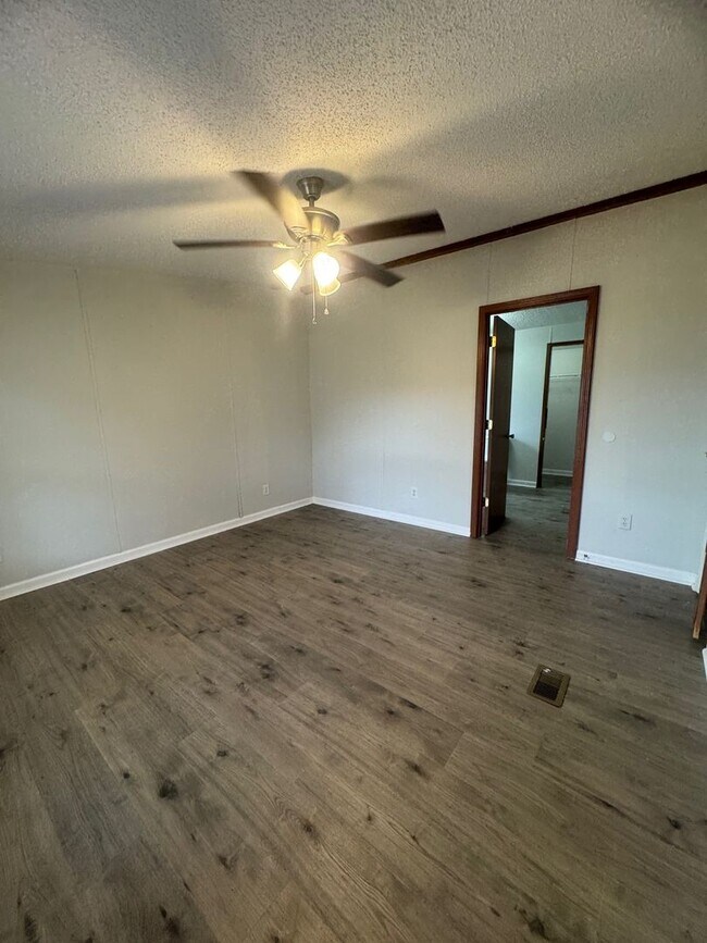 Building Photo - 204 Moss Creek Ln