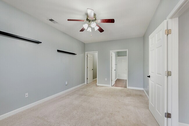 Building Photo - Wonderful 2 bedroom 2 bath Condo End Unit ...