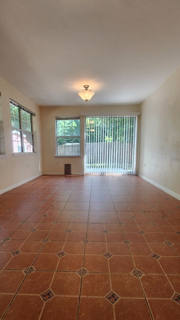 Building Photo - 4BR/2.5BA Home in Desirable Northridge Community