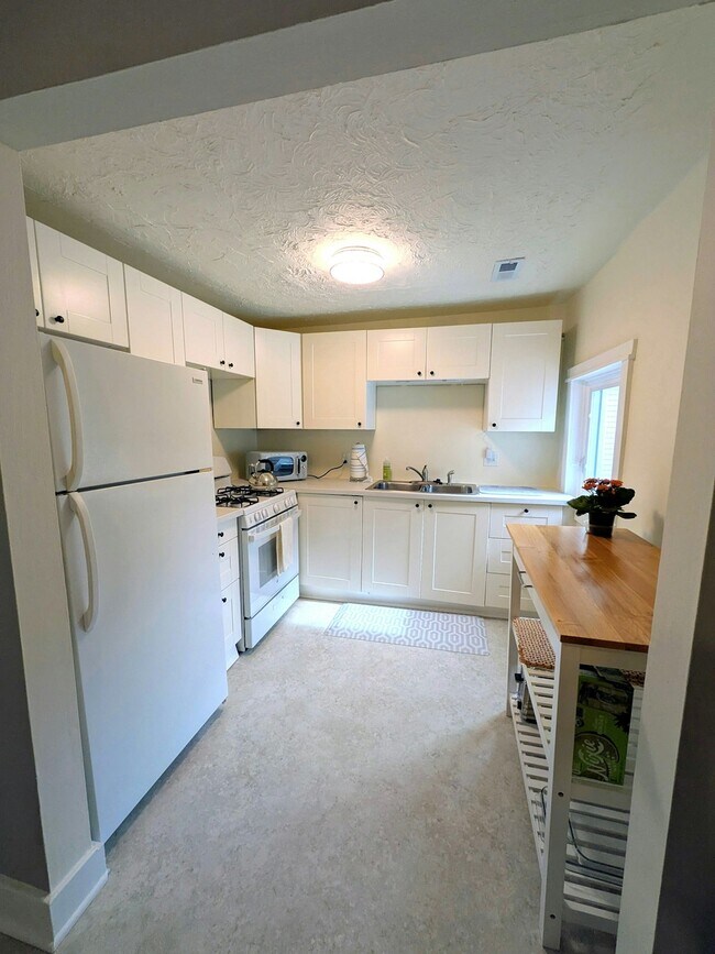 Building Photo - 2035 E Dayton St