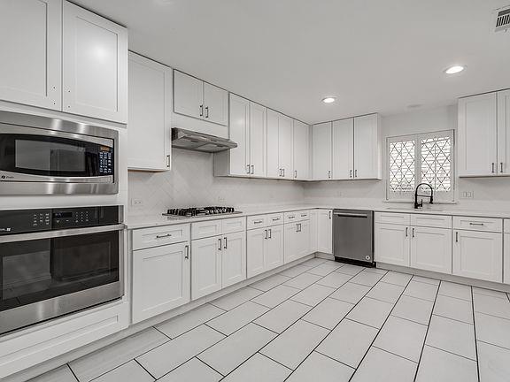 Building Photo - 9922 Hickory Crossing